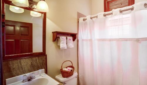 One Bedroom Plus Den Garden Villa