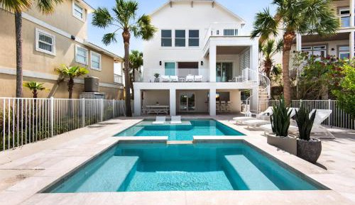 Four-Bedroom Holiday Home