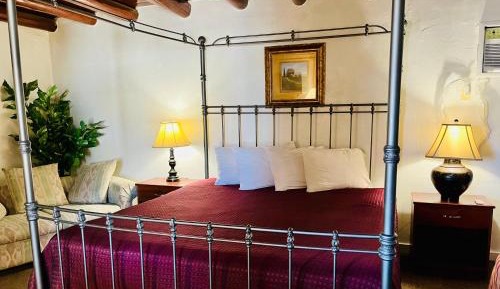 King Room 1 King bed - Non Smoking