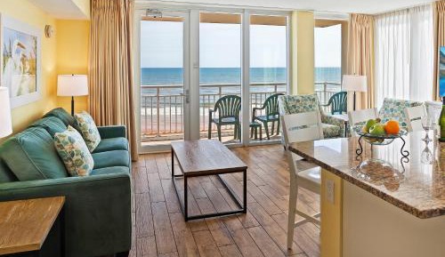 Deluxe One-Bedroom Apartment with Ocean View
