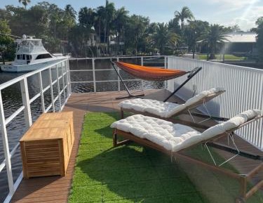 Bungalow - Water Front 