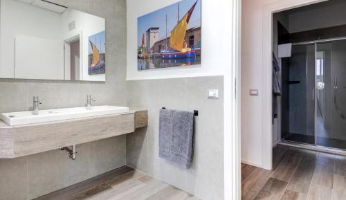 Two Bedroom Deluxe Apartment with Garden