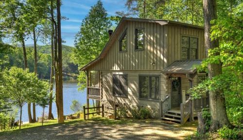 Three-Bedroom Holiday Home 