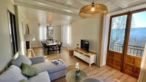 Two-Bedroom Apartment with Mountain View