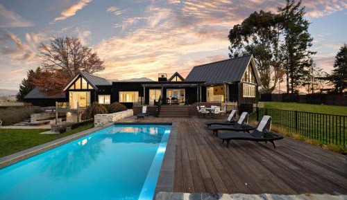 Villa with Garden View