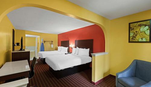 Queen Suite with Two Queen Beds and Hot Tub - Non-Smoking