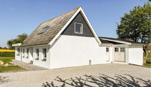 Three-Bedroom Holiday Home 