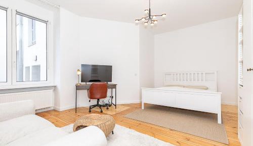 Superior One-Bedroom Apartment