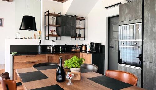 Deluxe Apartment