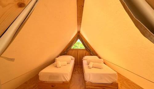 Glamping Iris