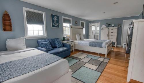 Queen Room with Single Bed and Single Sofa Bed - No Pets