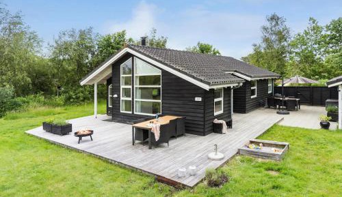 Three-Bedroom Holiday Home 