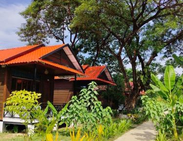 Deluxe Bungalow with Garden View