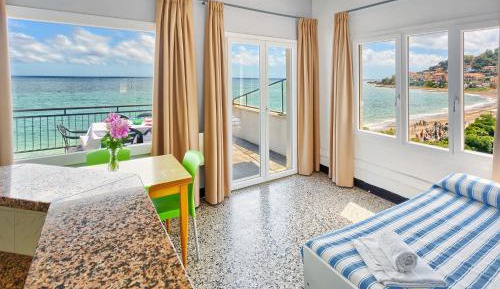 Two-Bedroom Apartment with Terrace (6 Adults)