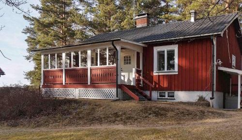 Three-Bedroom Holiday Home 