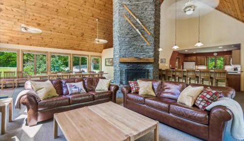 Seven-Bedroom Holiday Home