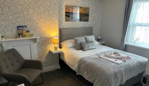 Deluxe Double Room with Shower