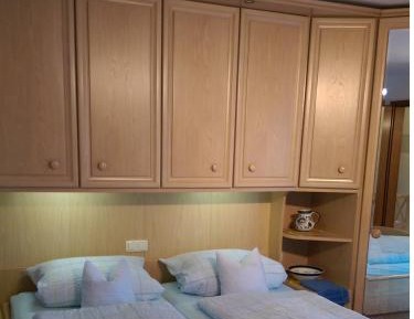 One-Bedroom Apartment (2) with Balcony