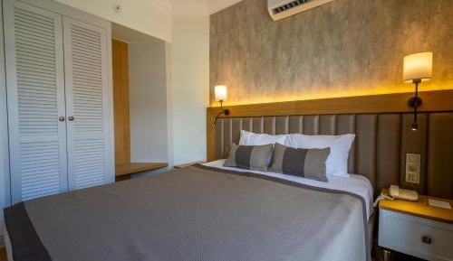 Twin Room with City View