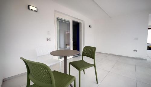 Apartment with Shower