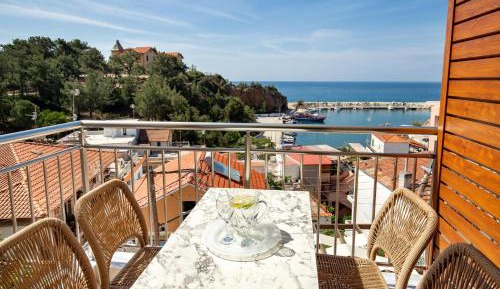 Deluxe Suite with Sea View