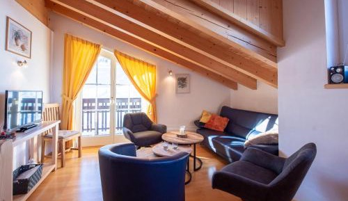 Apartment with Mountain View