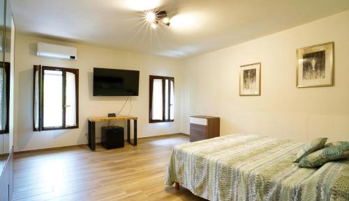 Basic Triple Room with Shared Bathroom