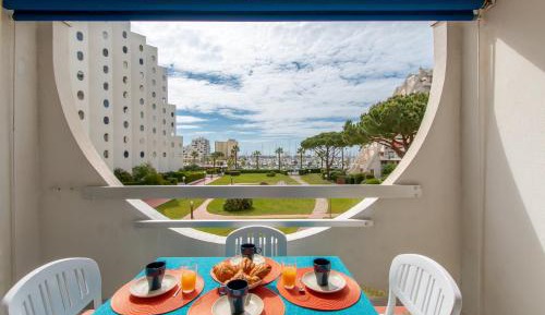 Studio Apartment with Harbor View