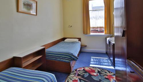 Standard Twin Room with Shared Bathroom