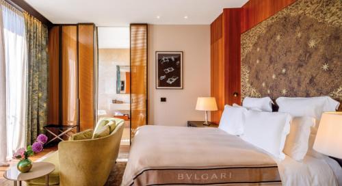 One-Bedroom Junior King Suite with Garden View