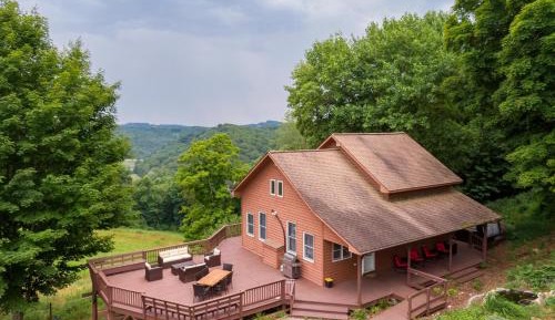 Three-Bedroom Holiday Home 