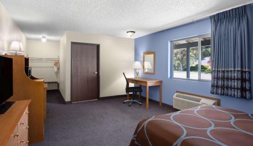 Queen Room with Mobility/Hearing Access - Non-Smoking