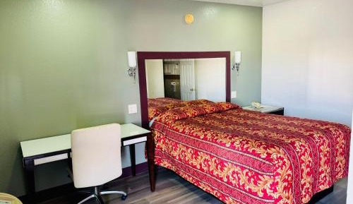Queen Room - Non-Smoking