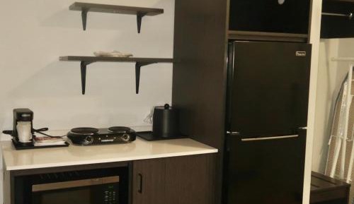 Deluxe King Suite - Non-Smoking