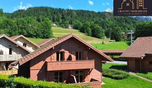 Apartment with Mountain View