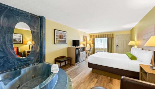 King Room with Spa Bath - Smoking