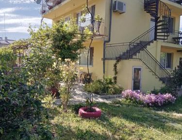 One-Bedroom Apartment with Garden View