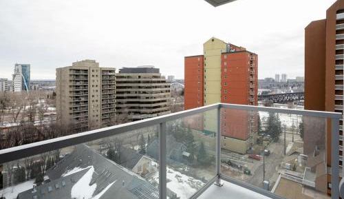 Apartment with City View