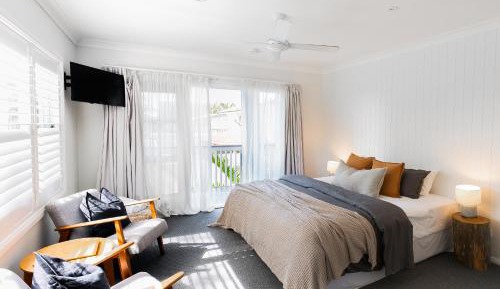 Queen Room with Pool View