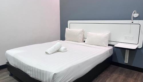 Standard Queen Room
