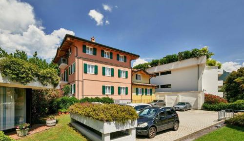 Deluxe Two-Bedroom Apartment with Balcony
