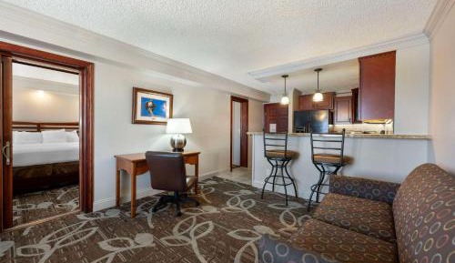King Suite with Sofa Bed and Kitchen