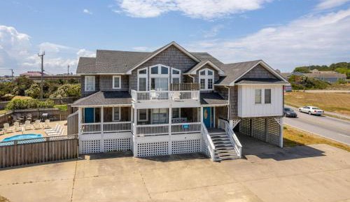 Ten-Bedroom Holiday Home