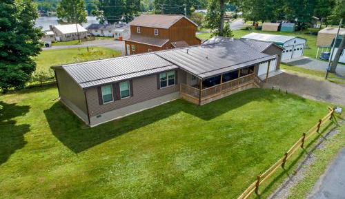 Three-Bedroom Holiday Home 