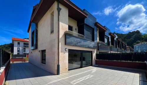 Three-Bedroom Holiday Home 