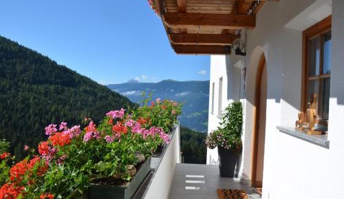 Apartment with Mountain View