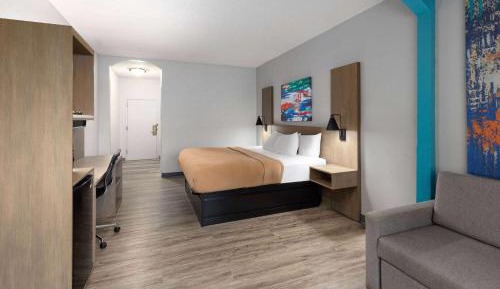 King Room with Mobility/Hearing Impaired Access
