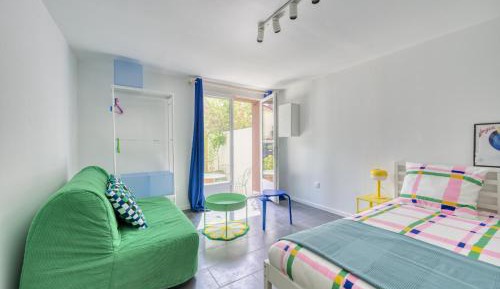One-Bedroom Apartment with Garden View