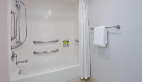 Standard King Room with Mobility Accessible Tub