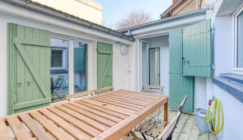 Three-Bedroom Deluxe Apartment